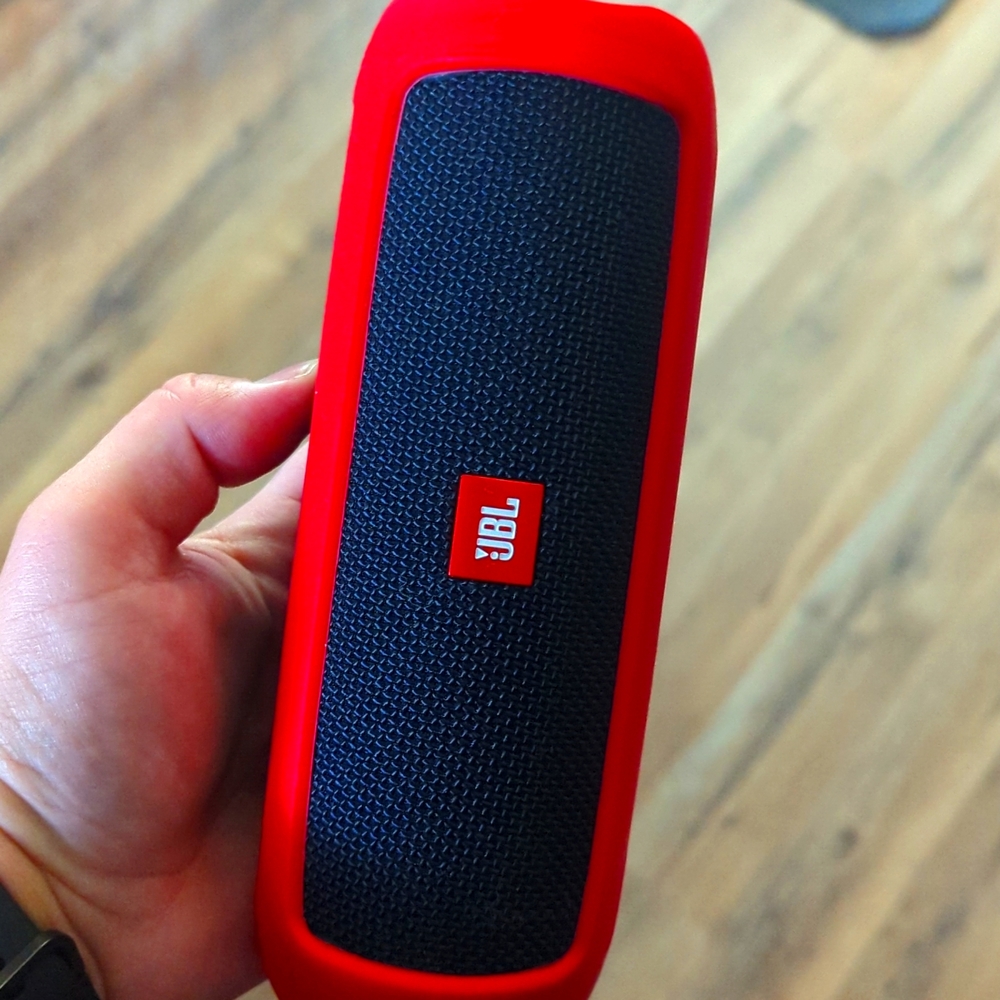 Jbl flip 5 portable blue tooth speaker with case